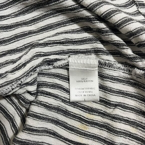 Vici blouse women's L gray white striped loose fit adjustable sleeve button down - Picture 8 of 10
